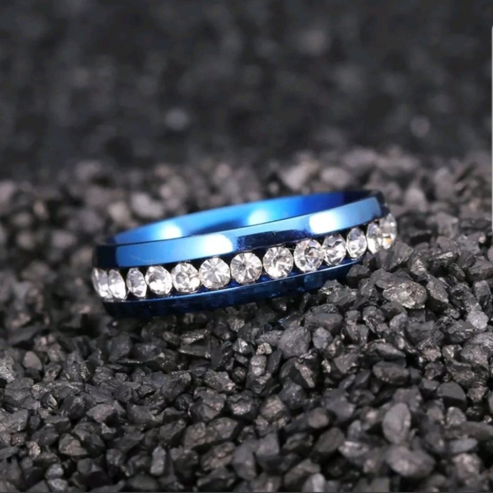 New 8MM Men Women's Wedding Stainless Steel ring - Picture 3 of 3